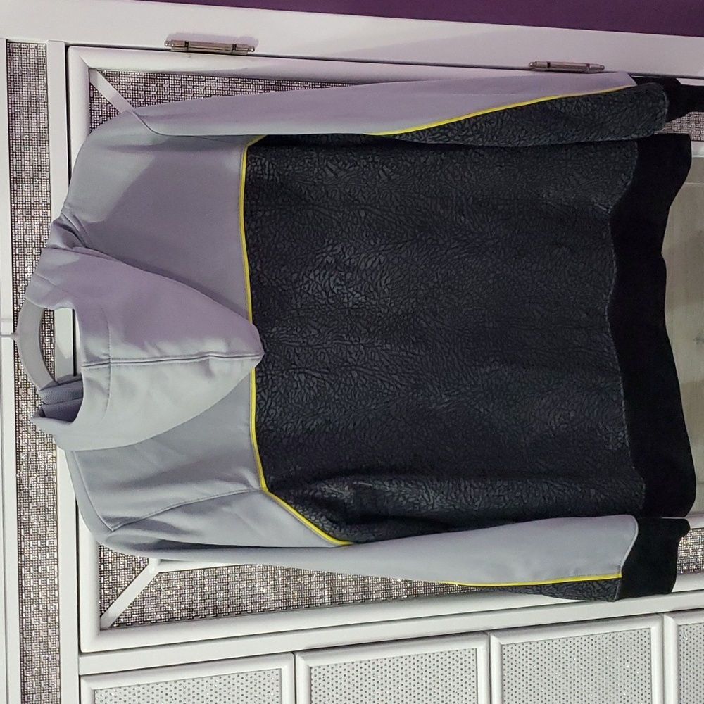 Hoddie - Picture 2 of 3